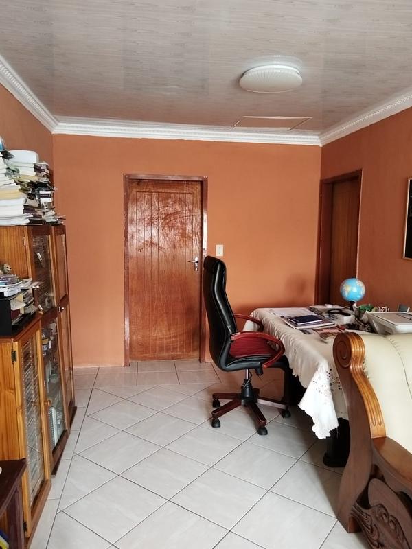 2 Bedroom Property for Sale in Tlhabane North West